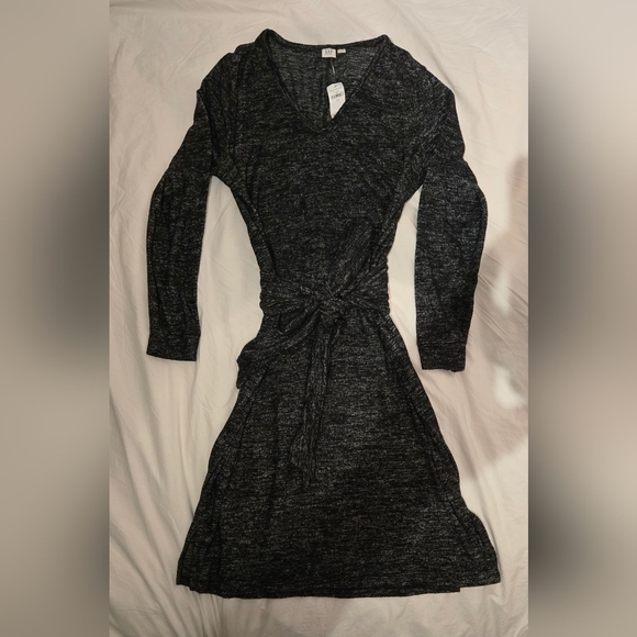 NWT: GAP Maternity Soft Dress; Black Heathered, V neck Midi Length; Size Large - Picture 12 of 13